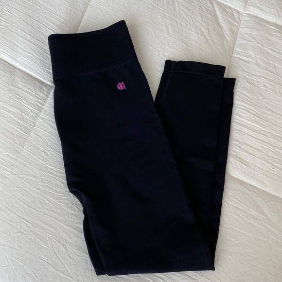 𝅺WBK Leggings - Picture 3 of 8